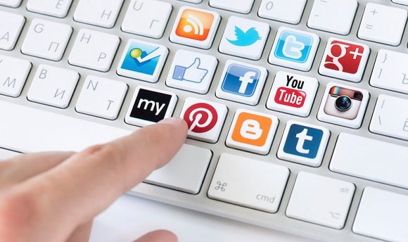 Le référencement grâce aux réseaux sociaux Le référencement grâce aux réseaux sociaux